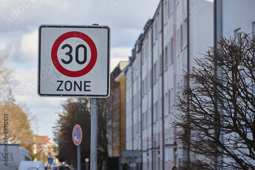 speed limit sign 30