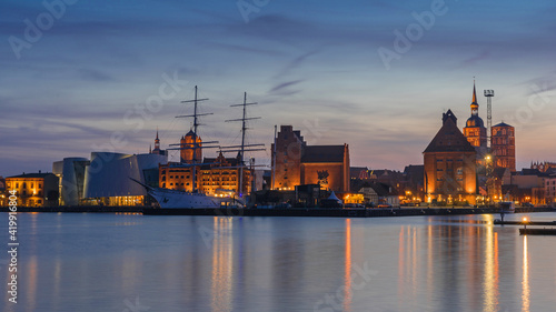 Stralsund – Hafen-Panorama zur Blauen Stunde