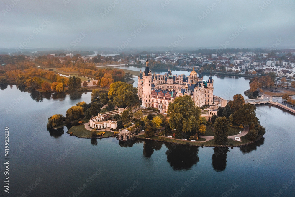 Schweriner Schloss im Herbst 
