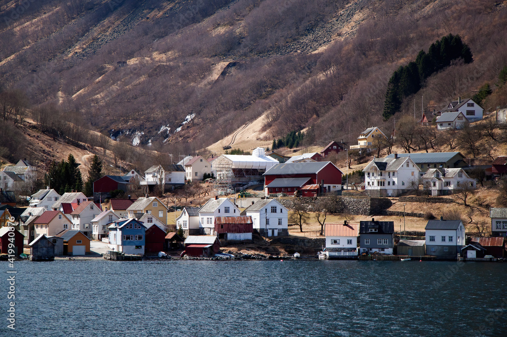 Живописный городок в Норвежском фьорде.