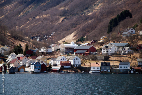 Живописный городок в Норвежском фьорде. © DMITRIJ