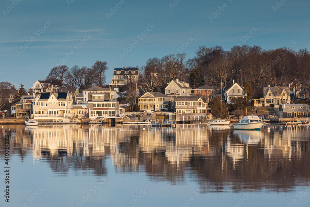 Fototapeta premium USA, Massachusetts, Cape Ann, Gloucester. Annisquam Harbor winter.