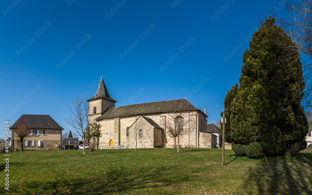 Perpezac le noir (Corrèze, France) - Vue panoramique de l'église Saint Sicaire