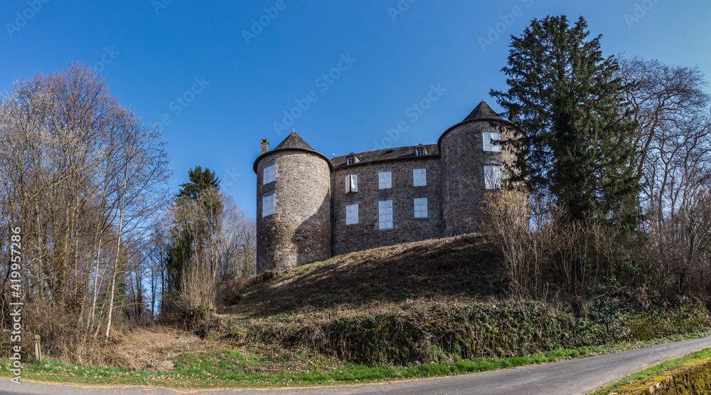 Lagraulière (Corrèze, France) - Vue panoramique du château de Blanchefort