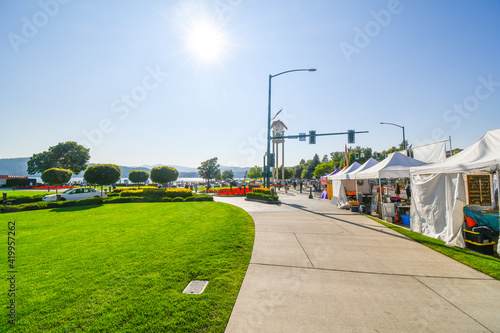 Tablou pe pânză Sellers and artists set up booths along Sherman Ave