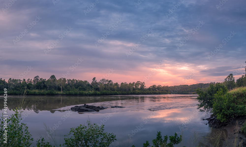 Obraz premium Panoramic Riverside Sunrise