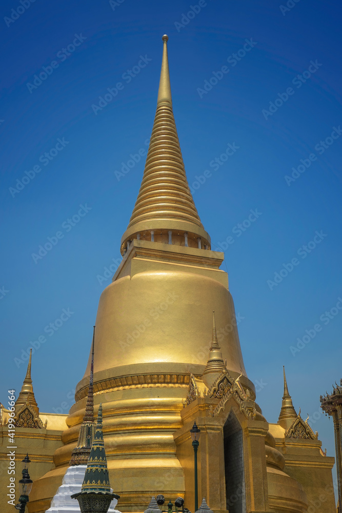 Naklejka premium Golden Tower