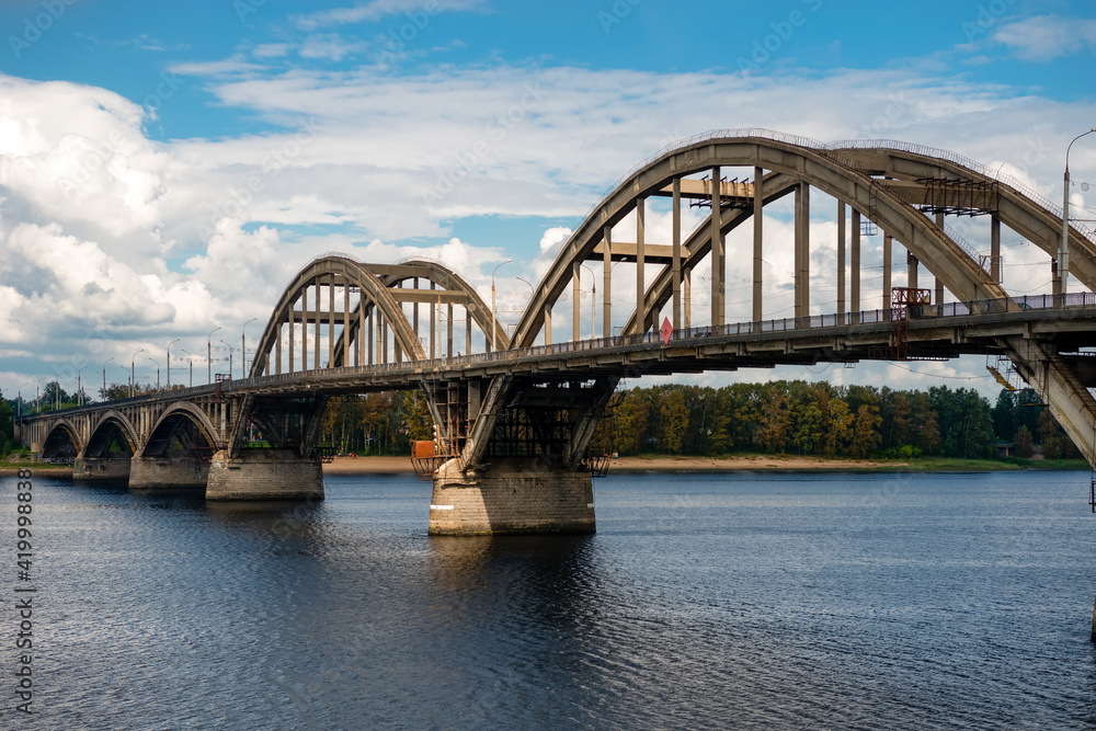 Naklejka premium Automobile bridge across the Volga river in Rybinsk