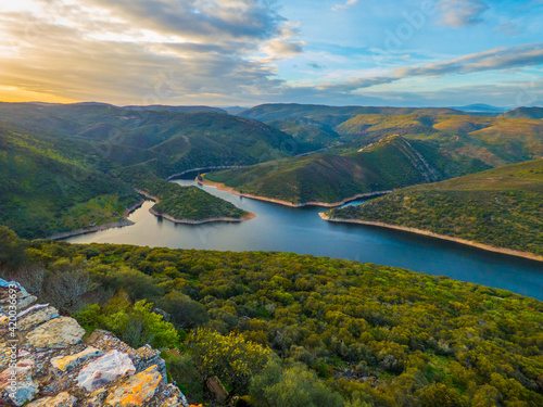Fotografía Vista general del Parque Nacional de Monfragüe con su bosque mediterráneo y el e