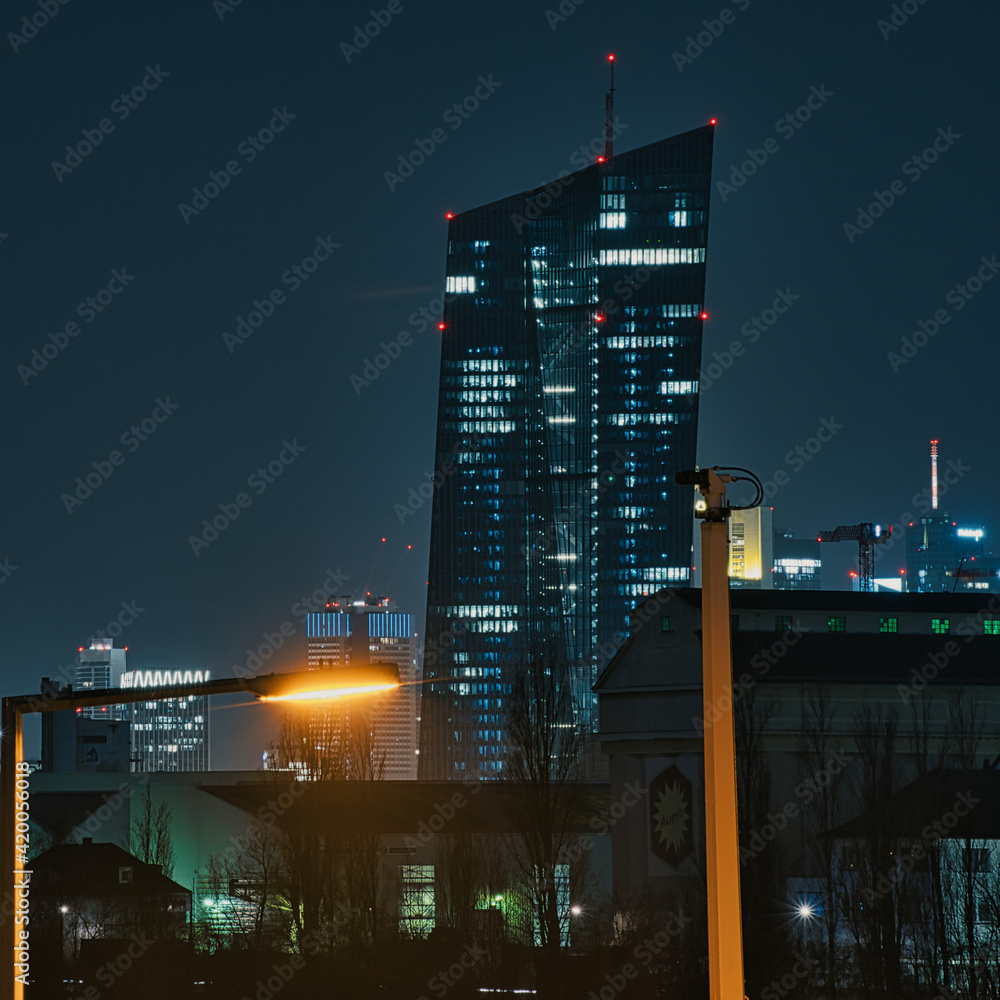 Europäisch Zentralbank bei Nacht