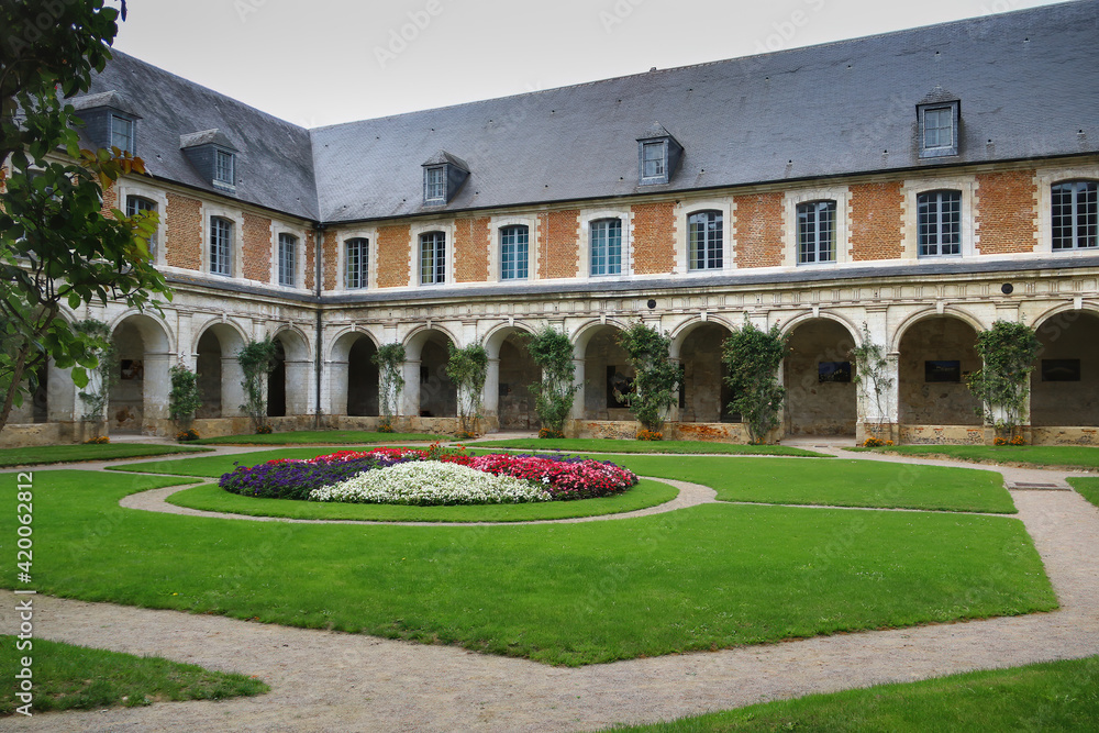 Cloître et jardin