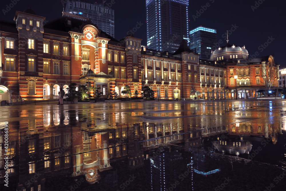 雨上がりの東京駅