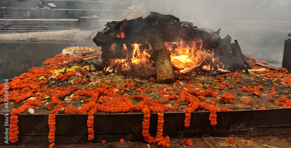 Burning Hindu funeral pyre,Hindu funeral rights of burning the body on a tall wooden funeral