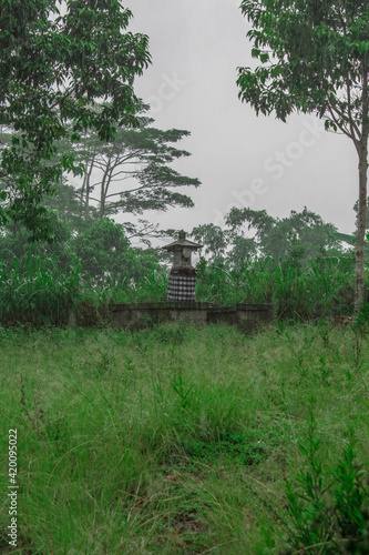 Obraz na płótnie bangunan kecil untuk memberi penghormatan kepada leluhur di budaya bali, dinamakan