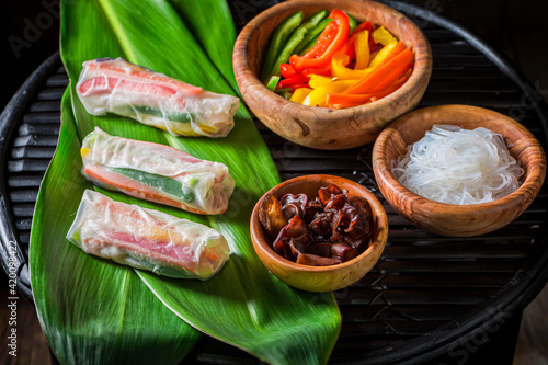 Delicious spring rolls on g...