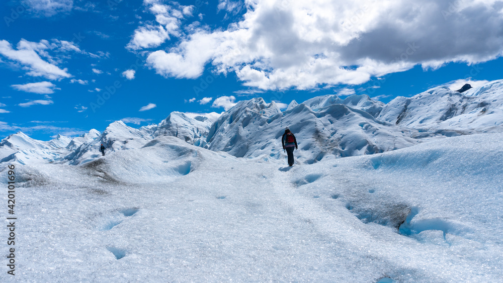 Caminando sobre un glaciar - Glaciar Perito Moreno - Patagonia - Argentina