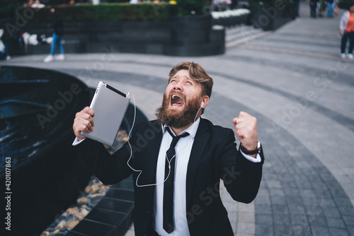 Photos Businessman crying from failure on street
