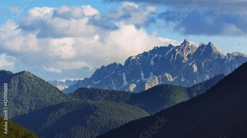 Timelapse nuages et Montagnes dans les Alpes