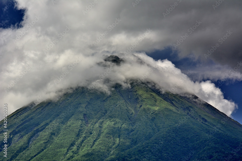 Imagen del volcán Arenal desde la ciudad de La Fortuna, en el norte de Costa Rica
Imagen del volcán Arenal desde la ciudad de La Fortuna, en el norte de Costa Rica