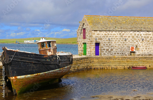 K  ste mit altem Schiff bei Lerwick