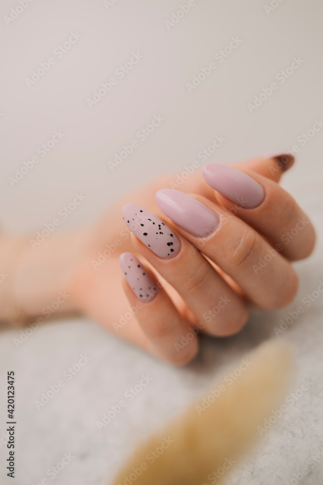 Naklejka premium manicure in beauty saln 