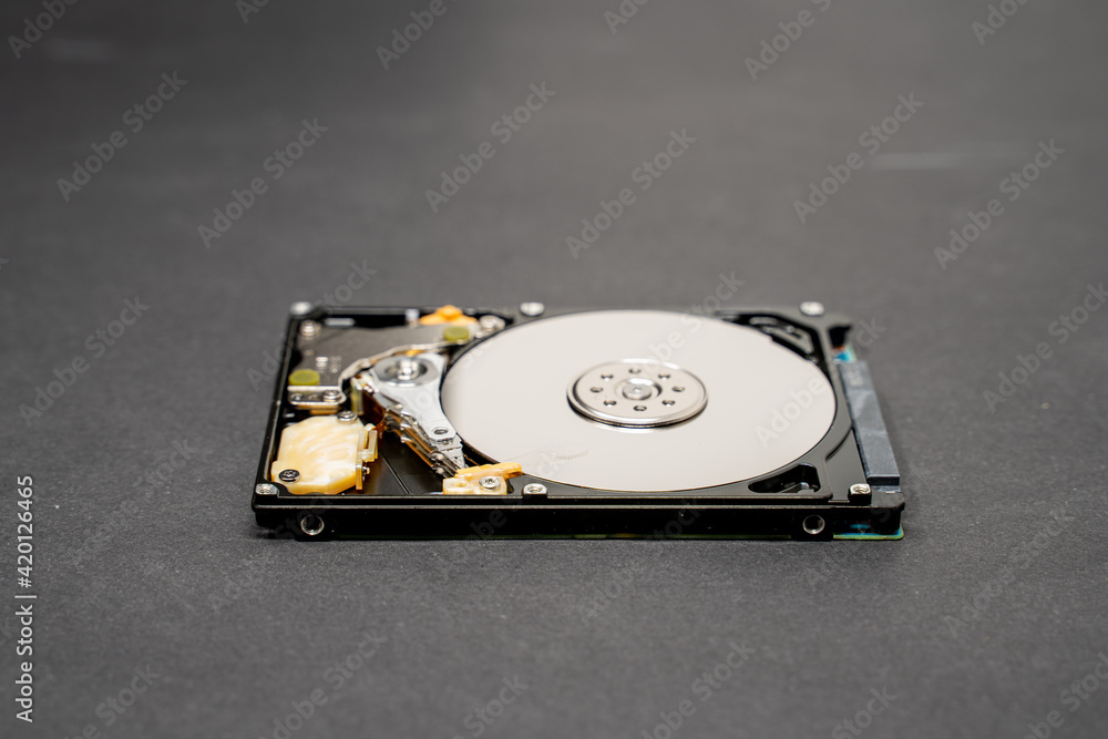 A hard disk drive, also known as a hard disk drive (HDD), is an indispensable storage medium in computer technology