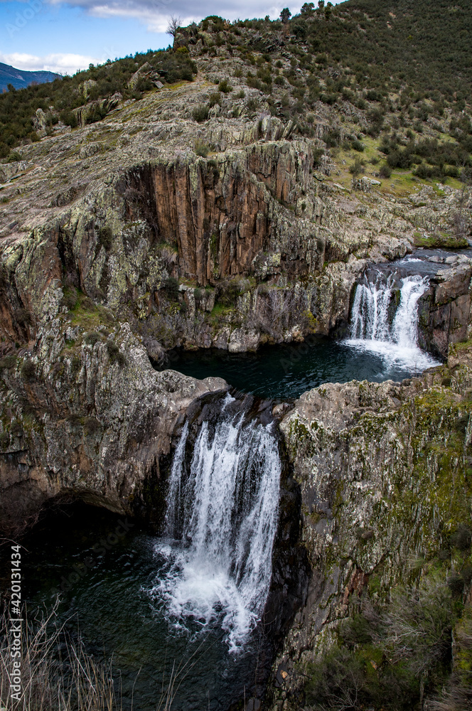 Ruta a Cascada del Aljibe desde Roblelacasa, Guadalajara, Castilla la Mancha, España Ruta a Cascada del Aljibe desde Roblelacasa, Guadalajara, Castilla la Mancha, España