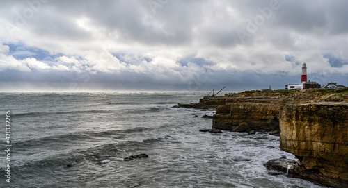 Portland Bill cloudy seascape with old crane 8921 