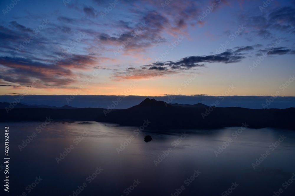 夜明け前の摩周湖の情景＠北海道