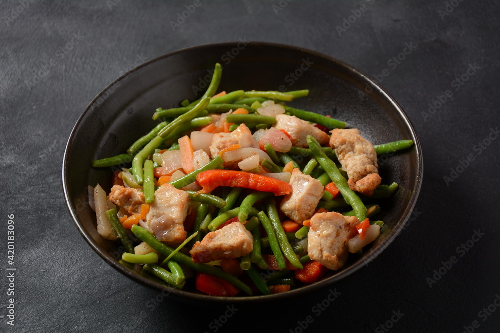 Fried vegetable mixture of carrots, broccoli ,peppers, red onion and peas with pieces of chicken fillet. Healthy food Fried vegetable mixture of carrots, broccoli ,peppers, red onion and peas with pieces of chicken fillet. Healthy food