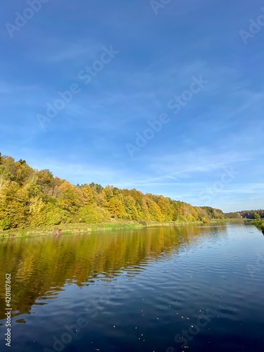 View from the bank of the Moskva River on a sunny autumn day. © Тимофей Мельниченко
