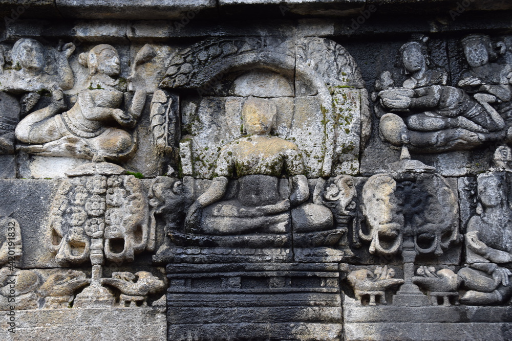 relief des Buddha im Borobudurtempel auf Java