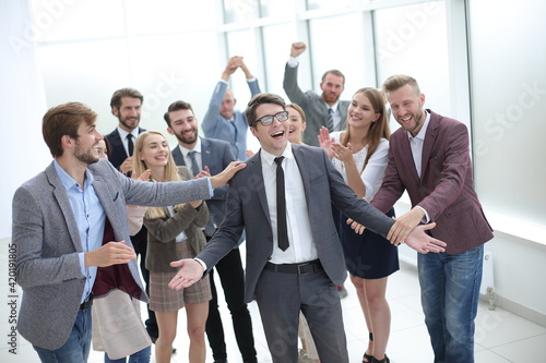 Fotografija boss and the gleeful business team standing together