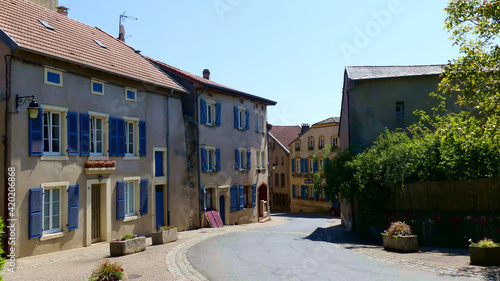 Foto das mittelalterliche Dorf Rodemack, eines der 100 schönsten Dörfer Frankreichs,