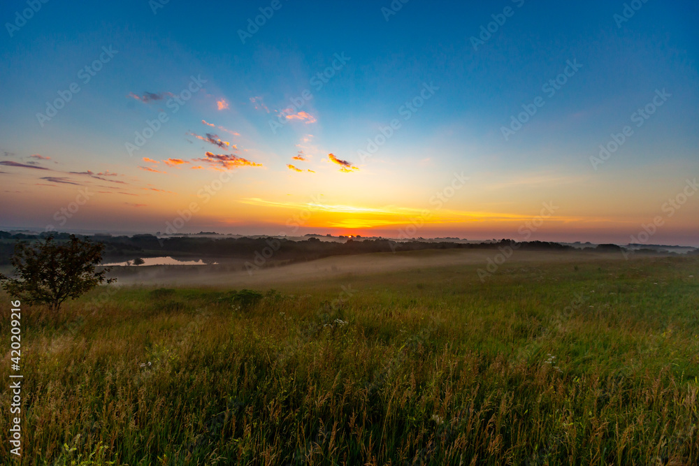 Obraz premium Rural landscape with clouds at sunset 
