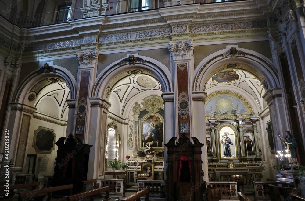 Napoli - Cappelle di sinistra della Chiesa di Santa Caterina a Chiaia