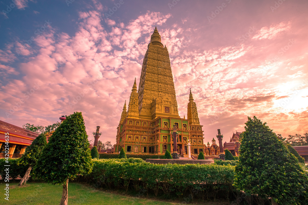 Obraz premium The beautiful sculpture background of, Wat Bang Thong, surrounded by trees, has a large area, is a religious tourist attraction in Krabi, with tourists always visiting, Thailand