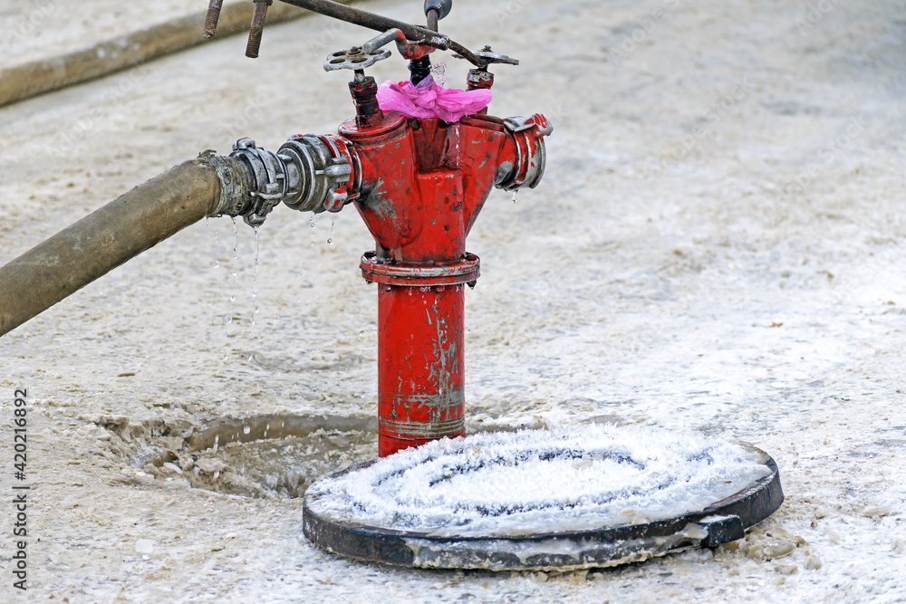 Cold water enters the tarpaulin hose for extinguishing from the fire hydrant Cold water enters the tarpaulin hose for extinguishing from the fire hydrant