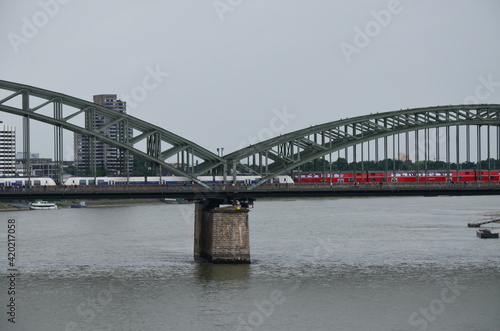 view of Cologne, old and modern architecture © Denise Serra