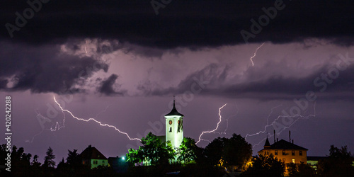 Toller Blitz über Berger Kirche photo