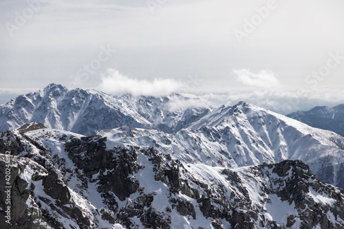 檜尾岳〜空木岳へ続く冬山縦走路を木曽駒ヶ岳山頂より望遠撮影 © WATA3