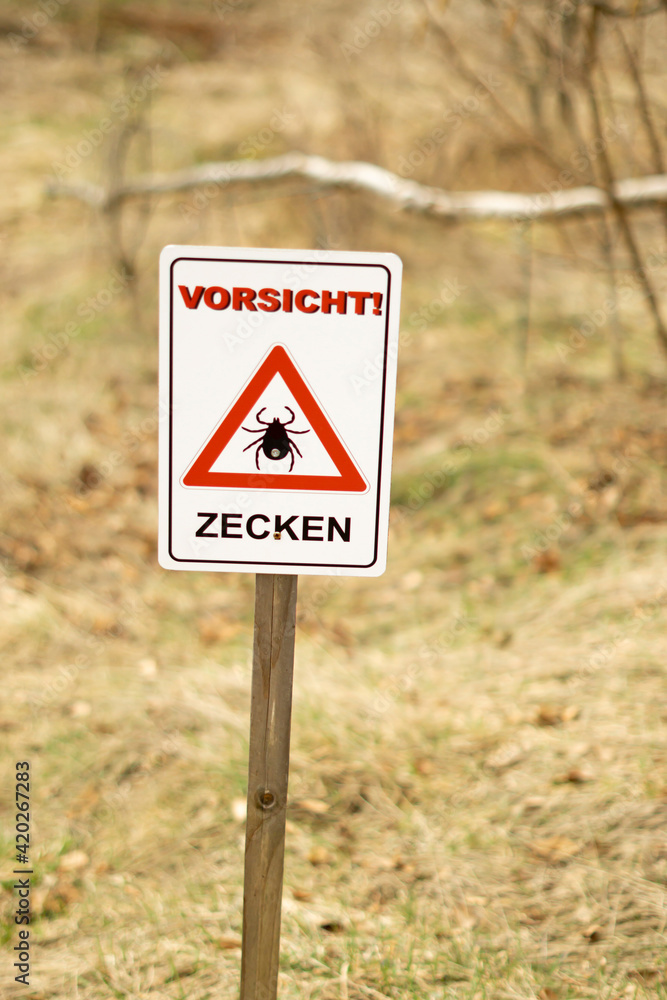 Achtung Zeckengefahr! - Vorsicht Zecken! - Zeckenschild. Warnschild. Zeckenwarnschild.