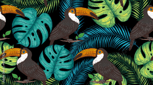 Seamless pattern with toucan and palm leaves. Hand drawn vector illustration. Tropical pattern. Jungle illustration.