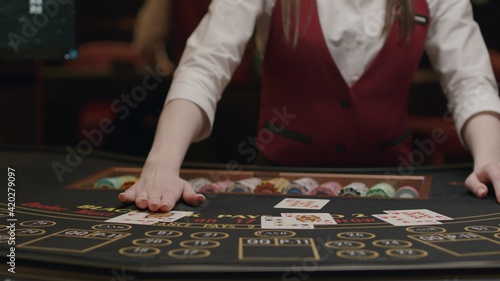 Fotografi Croupier gambling table in casino