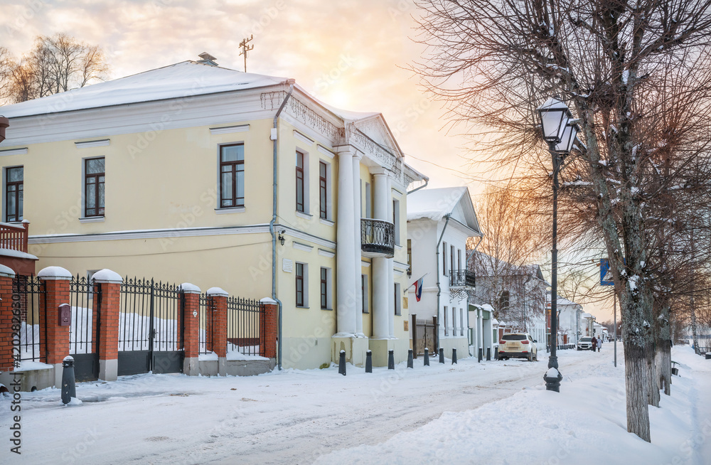 Gromov's house on the Volga embankment in Plyos in the snow