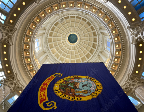 фотографія Idaho State Capitol Rotunda with State Flag