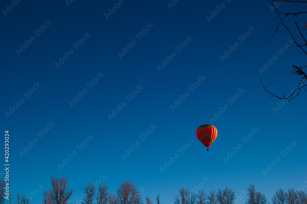 Obraz premium balon baloniarstwo latanie niebo niebieskie