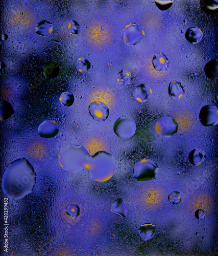 finestra con gocce di pioggia e fiori blue gialli  sfuocati