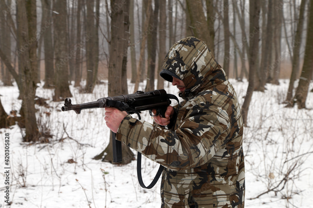 Fototapeta premium A soldier with german machine gun in the forest
