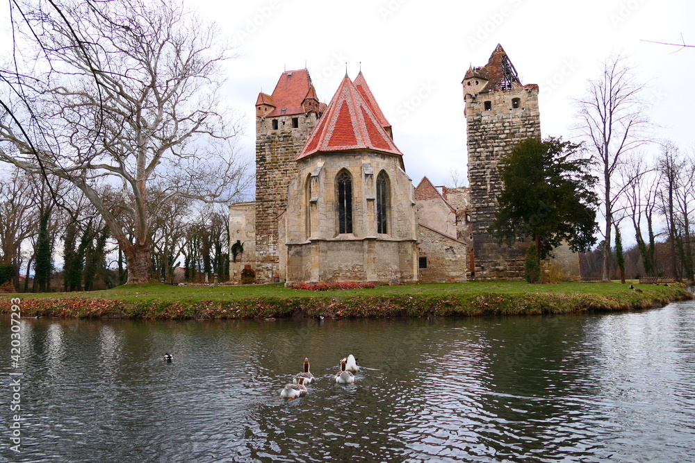 Schlosskapelle und Schlossruine Pottendorf Schlosskapelle und Schlossruine Pottendorf